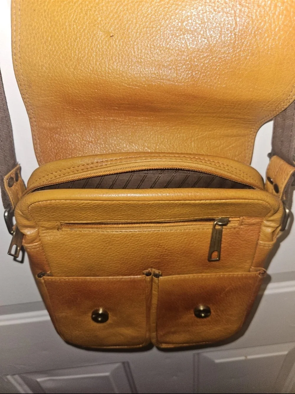 Mulberry Tan Leather Messenger Crossbody Bag